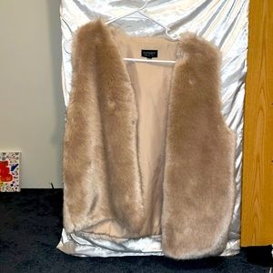 i’m selling a vest with hair. Comes with extra pieces ,cream, tan. From Topshop.